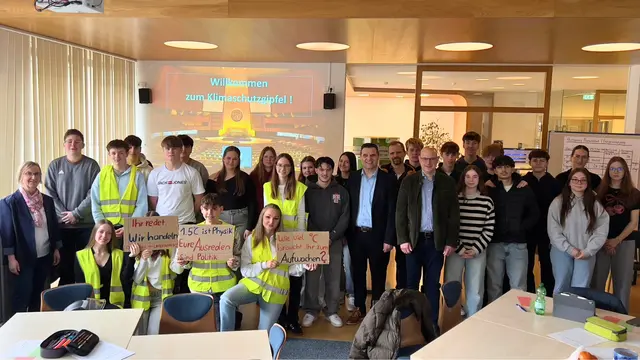 Im dritten Jahr in Folge hieß es im Rahmen einer Klima-Projektwoche am LES in Mosbach „Herzlich Willkommen zur Klimakonferenz“, ein Lernformat im Rahmen der Bildungsoffensive der KWiN, das junge Menschen mit den Themen Umwelt, Energie und Abfall in Kontakt bringen soll. 
 | Foto: KWiN