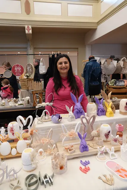 Frühling lockt die Menschen raus,
Amorbach macht ein Fest daraus,
und Selfmade trägt den Zauber in jedes Haus. 