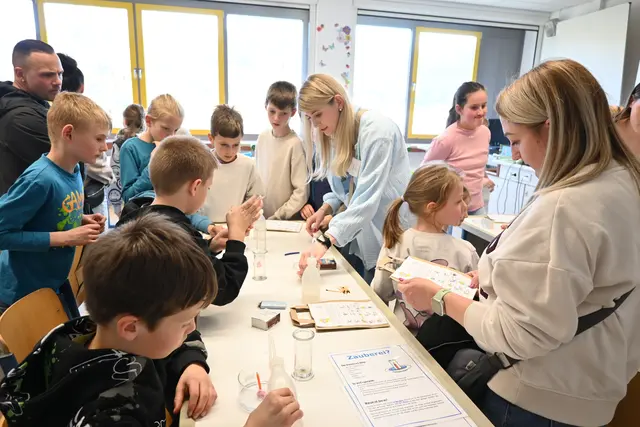 Chemieversuche | Foto: Michael Birkmann