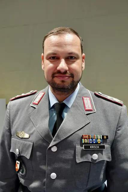 Der Bataillonskommandeur Oberstleutnant Raphael Krisch setzte auf Pflicht, Präzision und Partnerschaft, knapp und klar.