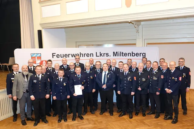 Aushändigung des staatlichen FFW-Ehrenzeichens für 40 Jahre: 