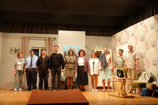 Viel Applaus gab es für die Theatergruppe des FC Hundheim/Steinbach. Foto Roland Schönmüller