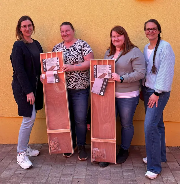 Übergabe der Spenden an die Leitungen der Städtischen Kindertagestätten