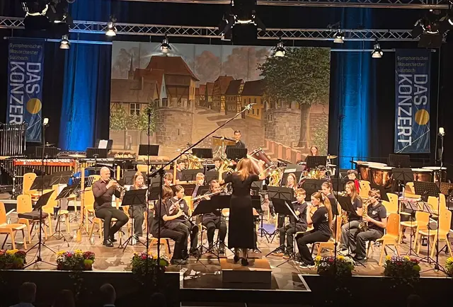 Das Jugendblasorchester aus Sulzbach, Kleinwallstadt und Dornau unter Leitung von Yvonne Reis begeisterte die Zuhörerinnen und Zuhörer im Saal. | Foto: Musikverein Edelweiß Sulzbach