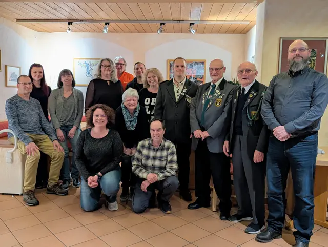 von links: M. Kuhn, L. Kuhn, M. Kuhn,  G. Wöber-Musil, R. Bausch, A. Zoll, I. Mathy, T. Witt,  K. Kittler, O. Helm, B. Kittler
vorn von links: S. Lang, B. Kittler, K. Wüst
 | Foto: Manuela Kittler