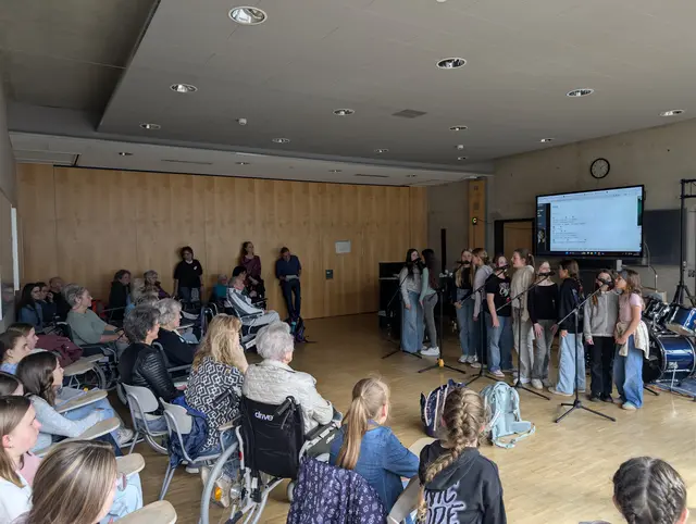 Auftritt des Chors unter der Leitung von Nicole Steiniger | Foto: Tim Krappmann