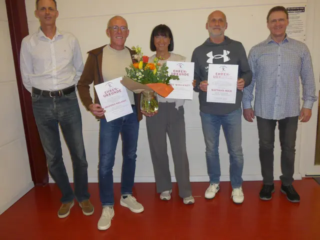 Das Foto Ehrung TV Faulbach zeigt (von links): Thorsten Weiß (Vors. Verwaltung), Siegfried und Ute Wielandt, Matthias Hock, Thomas Fuchs (Vors. Marketing).