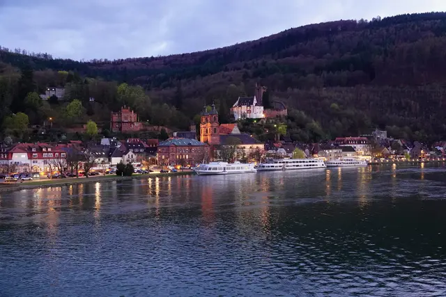 Symbolbild: Beginnende "Blaue Stunde" in Miltenberg - 25. März 2026  - Foto Roland Schönmüller