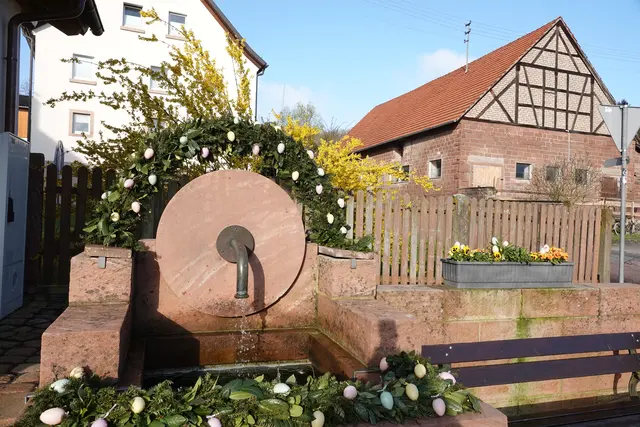 Osterbrunnen in Schippach im Miltenberger Höhenstadtteil
