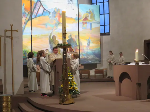 Diakon Florian Grimm verkündigt das Evangelium von der Auferstehung Jesu nach dem Evangelisten Johannes | Foto: Nina Reuling
