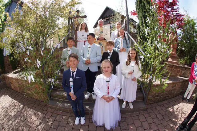 Glückliche Erstkommunionkinder.