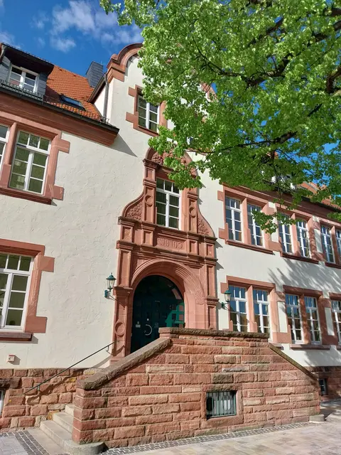 Das Rathaus, erbaut 1910 im Renaissance-Stil. | Foto: HVV OBERNBURG 