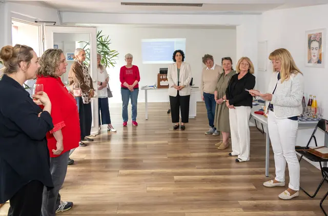 Stellvertretende Landrätin Monika Wolf-Pleßmann rechts freute sich bei der offiziellen Einweihung der SEFRA-Außenstelle im Raum Miltenberg, dass es nach vielen Jahren gelungen ist, diese Außenstelle einzurichten.  | Foto: Winfried Zang