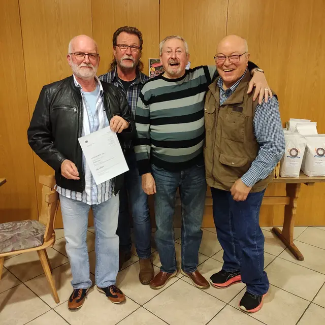 Von links nach rechts, der Sieger Horst Peter, Joachim Schmedding, Gilbert Bassing und Emil Hörst