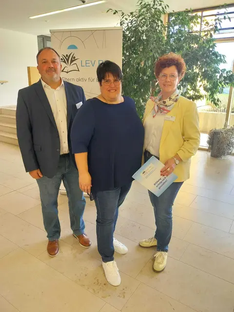 Das Präsidium, vlnr:
Jörg Gerolstein (2. Vorsitzender),
Melanie Plevka (Landesvorsitzende),
Sonja Henle (3. Vorsitzende) | Foto: LEV-RS Unterfranken