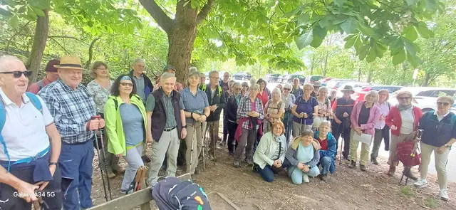 Wandern verbindet - die Gruppe vor dem Start  | Foto: Iris Trabold-Otterbach, OWK Hardheim