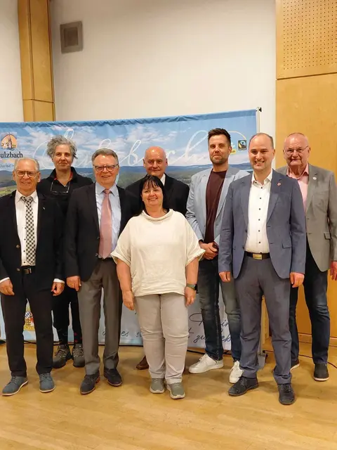 Gruppenfoto mit den ausscheidenden Marktgemeinderatsmitgliedern. | Foto: Christiane Krause