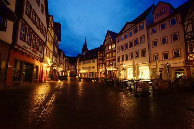 Die Ladies Night am 8. Mai gehört zu diesen Ereignissen, bei denen Wertheim sich selbst ein wenig überrascht: Wie leicht es der Stadt fällt, mediterrane Lebensfreude zu spielen, ohne auch nur einen Fuß auf italienischen Boden zu setzen.
