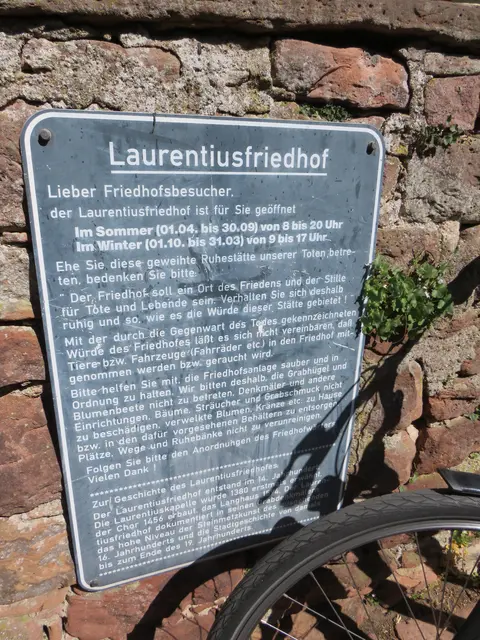 Der Laurentiusfriedhof umgibt die Laurentiuskapelle | Foto: Nina Reuling