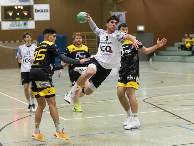 In voller Aktion auf dem Spielfeld: Mit starken Sponsoren im Rücken zeigen die Spieler Spitzenleistungen. Ohne diese Unterstützung wäre so ein professioneller Spielbetrieb kaum möglich. | Foto: Tuspo Obernburg Handball Abteilung