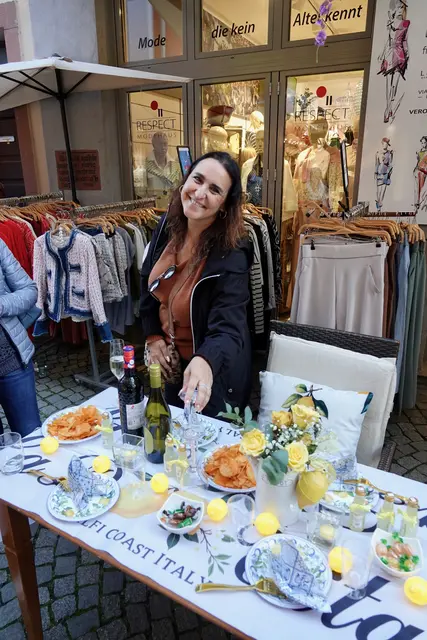 „La Dolce Vita“ hieß das Motto der Ladies Night, und für ein paar Stunden lag zwischen Main, Marktplatz und Münzgasse nicht nur fränkische Beharrlichkeit, sondern auch ein feines, fast südliches Versprechen. 