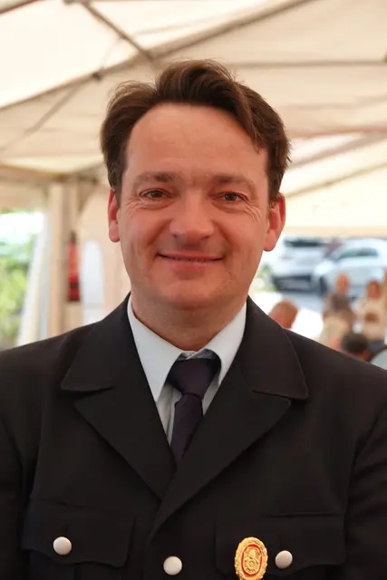 Wer nach Guggenberg kam, spürte schnell, dass hier nicht nur gefeiert, sondern auch gelebte Dorfgemeinschaft sichtbar wurde. 

Entsprechend zufrieden fiel das Fazit von Kommandant Christian Gärtner aus. Er zeigte sich sehr angetan von der Organisation und der Durchführung des Festes und durfte dies mit Blick auf die Resonanz auch guten Gewissens sein: Die Besucherzahlen stimmten, Nachbarwehren kamen zahlreich, und auch viele Gäste aus der Region fanden den Weg nach Guggenberg. 