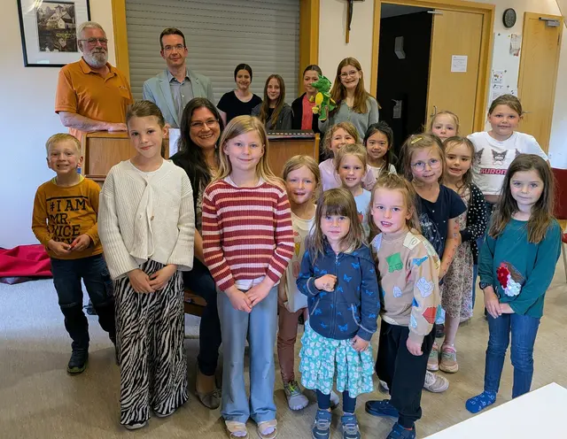 "Happiness" und "Lollipops" mit ihrer Dirigentin Rebecca Schmitt und den Sponsoren Bastian Schmitt-Kampmeier und Edgar Klein