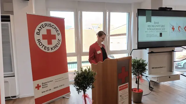 In ihrer Ansprache erinnerte BRK-Kreisvorsitzende Ute Afifi an die Gründung des Kreisverbandes im Jahr 1946. 