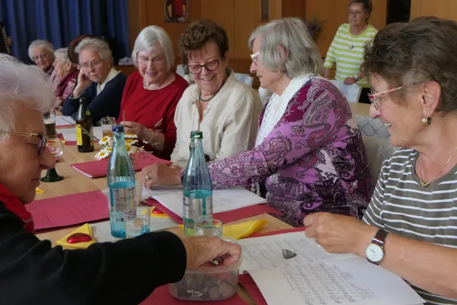 Ein Lächeln zauberten die Schmunzelsteine. | Foto: Stefan Wolf