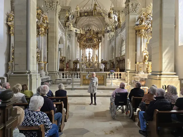 Führung in der Kirche St. Nikolaus Großcomburg | Foto: Peter Fürst, HGV Bürgstadt