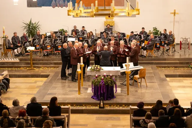 Der Männerchor der Liedertafel bei seinem letzten Auftritt im Weihnachtskonzert 2025.
