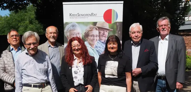 Dr. Helmut Dochnahl, Harald Wagner, Dieter Linhart, Luzia Bleienstein-Six, Birgit Bader, Johann Esterle und Bernd Ebert.

 | Foto: Kreisseniorenrat
