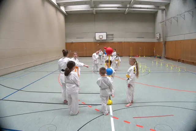 Athletik und kreatives Bewegen, Reaktion und Koordinationsübungen, Kumite am Ball 