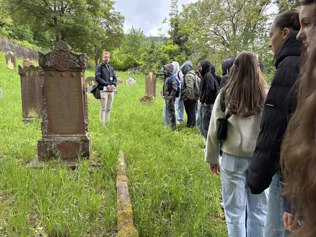 Führung am jüdischen Friedhof | Foto: Brigitte Hartung-Bretz