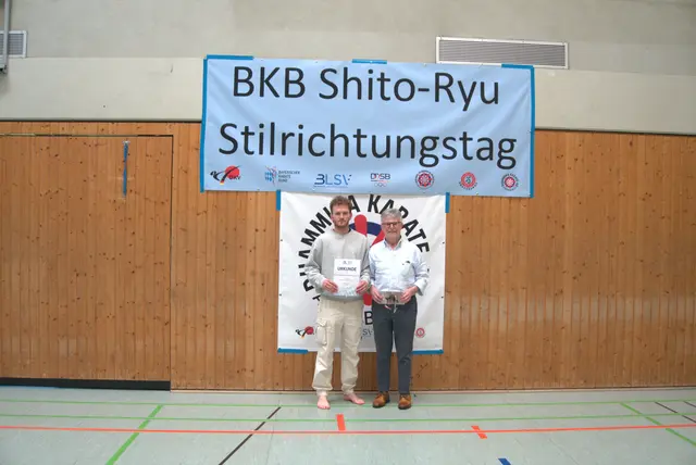 Oleg Osijuk Vereinsgründer der Dhammika Karate-Do Kleinheubach e.V. (li) und Adolf Zerr Kreisvorsitzende des BLSV Kreis Miltenberg (re) 