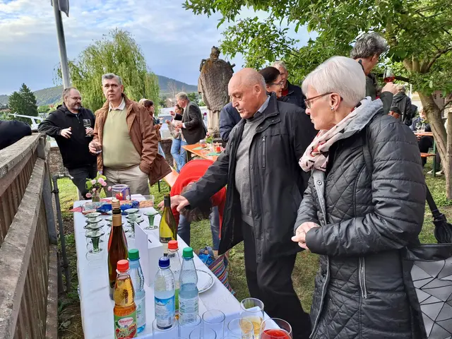 Dämmerschoppen im Pfarrgarten im Anschluss an den Familiengottesdienst | Foto: Martin Winkler