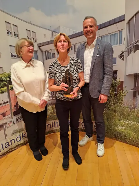 Ingrid Kaiser, Susan Bryant, Bürgermeister der Stadt Erlenbach Christoph Becker | Foto: Arbeiterwohlfahrt KV Miltenberg