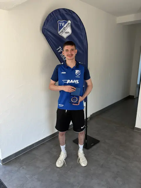 Nils Käflein wurde Torschütze des DAIIN Tor des Monats April 