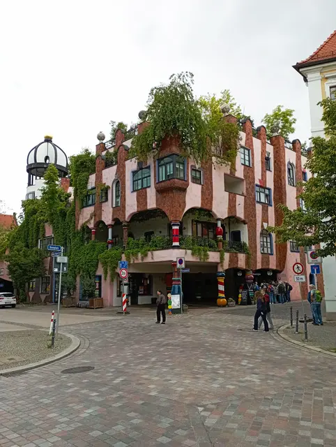 Hundertwassers "Grüne Zitadelle" in Magdeburg | Foto: H. Bucher