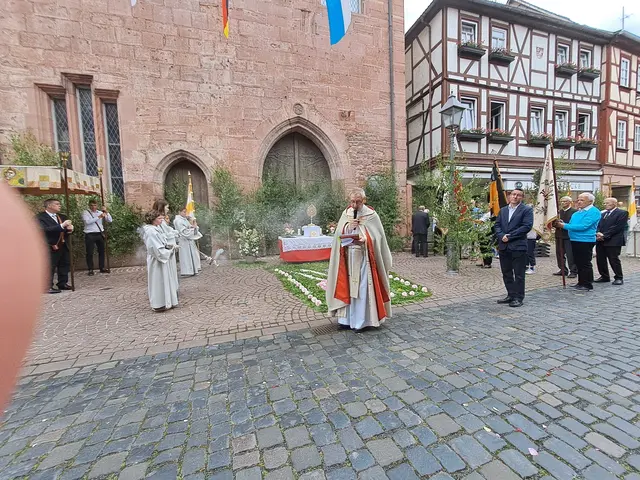 Den 3. Altar am Alten Rathaus schmückte ebenfalls ein sehr schöner Blumenteppich | Foto: Martin Winkler