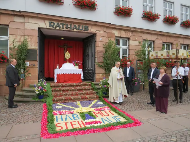 Der 1. Altar befand sich am Miltenberger Rathaus | Foto: Nina Reuling