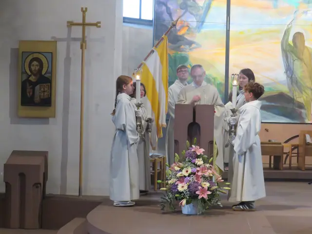 Pfarrer Dr. Lutz bei der Verkündigung des Evangeliums | Foto: Nina Reuling