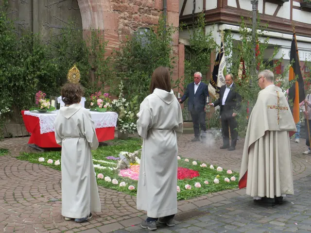 Frühes Aufstehen und viel Kleinstarbeit war mit den prachtvollen Blumenteppichen verbunden | Foto: Nina Reuling