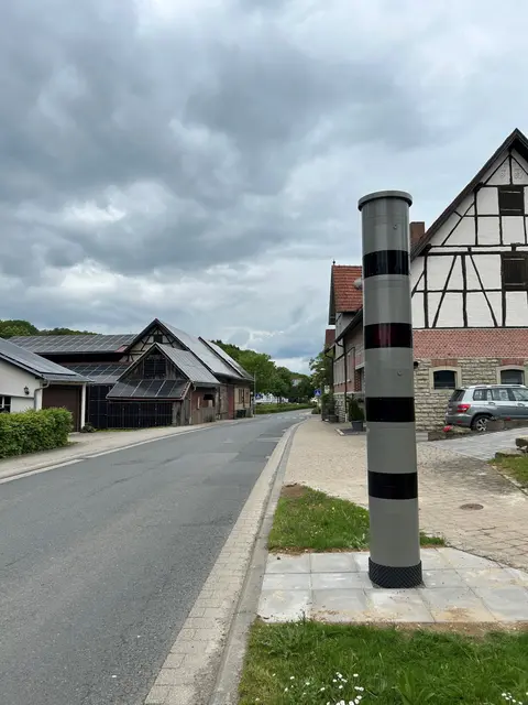 Nach einer kürzlich abgeschlossenen Erprobungs- und Einrichtungsphase wurde nun an der Ortsausfahrt Bofsheim in Richtung Osterburken eine stationäre Geschwindigkeitsmessanlage in Betrieb genommen.
 | Foto: Landratsamt Neckar-Odenwald-Kreis