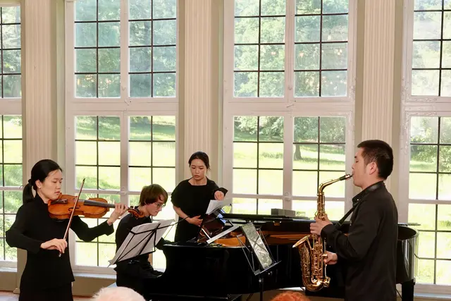BU 4: Meisterhaftes Trio-Spiel von „The Extinction Tales“ (Andreas Hamary). – Foto Roland Schönmüller 
