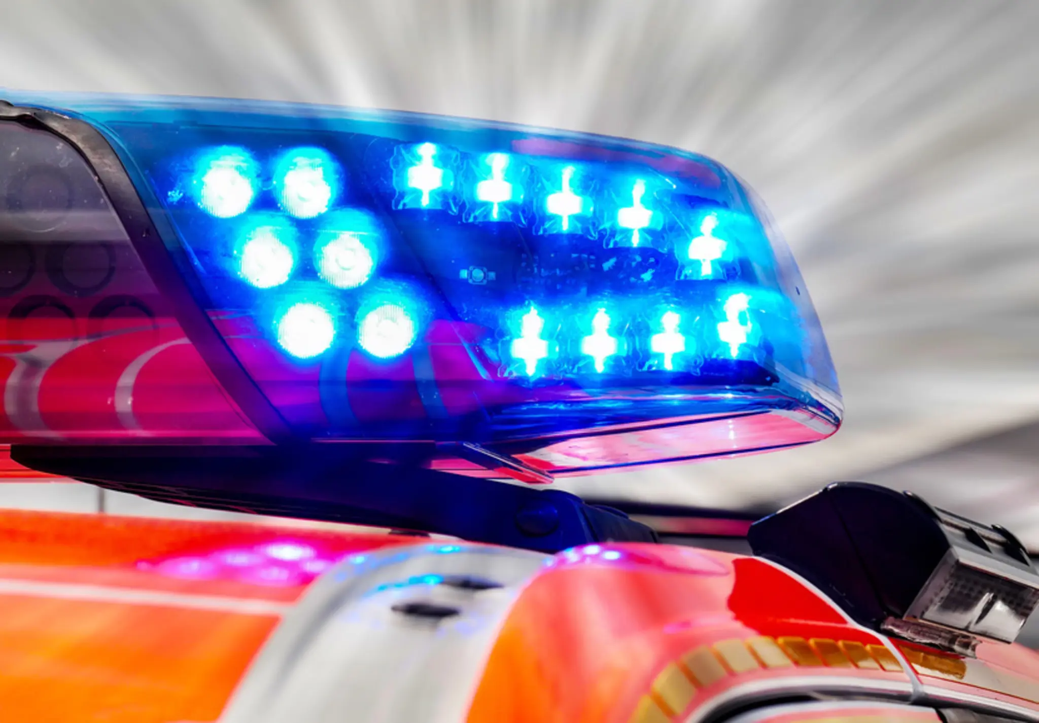 Main-Spessart-Ehrlicher-Finder-gibt-Geldtasche-bei-Polizei-ab-Geschwindigkeitskontrollen-Mehrere-Verst-e-festgestellt-Pkws-angefahren-Sachschaden-an-Grundst-ckseinfriedung-verursacht