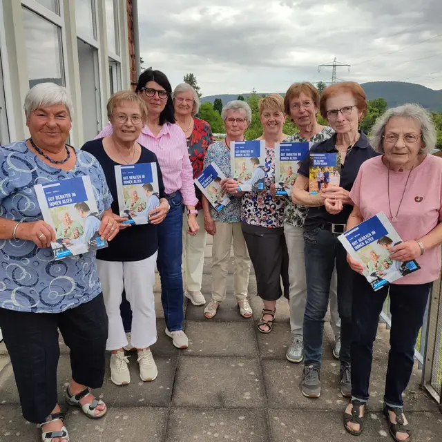 Das Team des Seniorenkreis Großheubach, gemeinsam mit Kriminalhauptkommissarin Katja Heinz von der Kriminalpolizeiinspektion Aschaffenburg | Foto: Renate Wolf