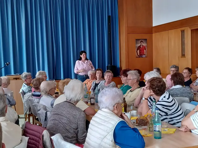 Kriminalhauptkommissarin Katja Heinz während ihres Vortrages. | Foto: Renate Wolf