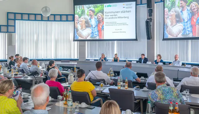 Großes Interesse an der Auftaktveranstaltung zur Überprüfung und Fortschreibung des Seniorenpolitischen Gesamtkonzepts im Miltenberger Landratsamt.  | Foto: Winfried Zang