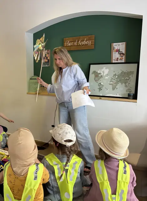 Die Kinder des Bauernhofkindergartens Lindenhof beim Besuch im "Place of Kindness" in Aschaffenburg.  | Foto: Natur- und Bauernhofkindergarten Lindenhof Niedernberg 